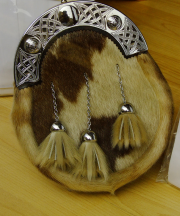 Seal-Skin-Full-Dress-Sporran-With-White-Cantle.png