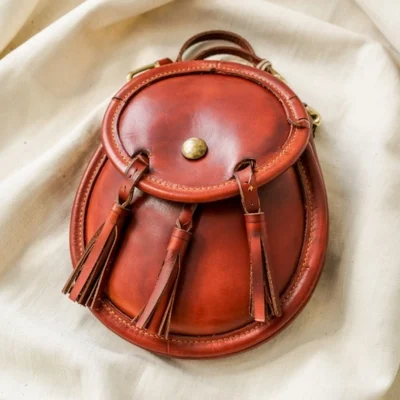 Chestnut Polished Leather Sporran with Brass Button and Tassels