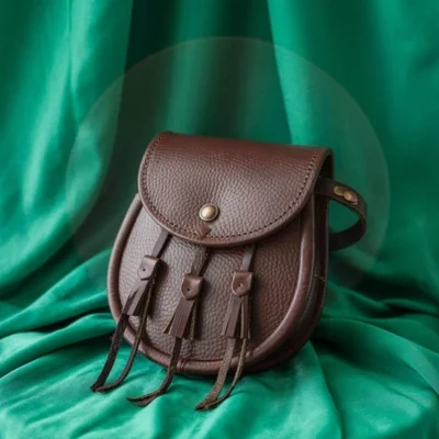 Highland Chestnut – Classic Triple Tassel Sporran