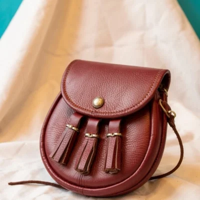Oak Brown Sporran with Embossed Detailing and Minimal Tassels